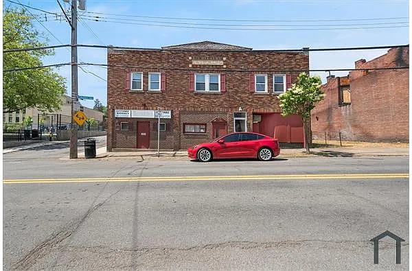 Building Photo - 915 Chartiers Ave #2