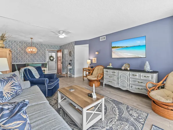 504 Davis Road #97, Palm Springs, FL 33461