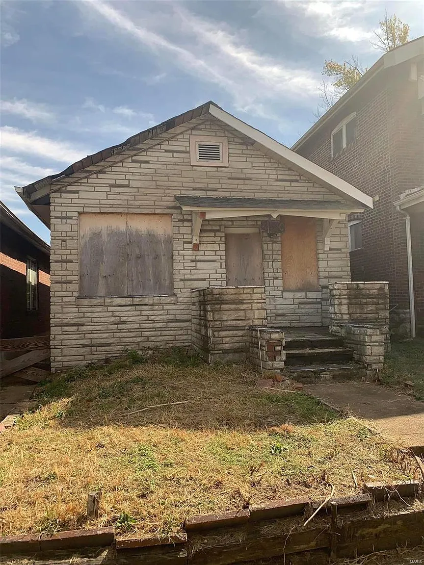 4420 Marcus Ave photo 1