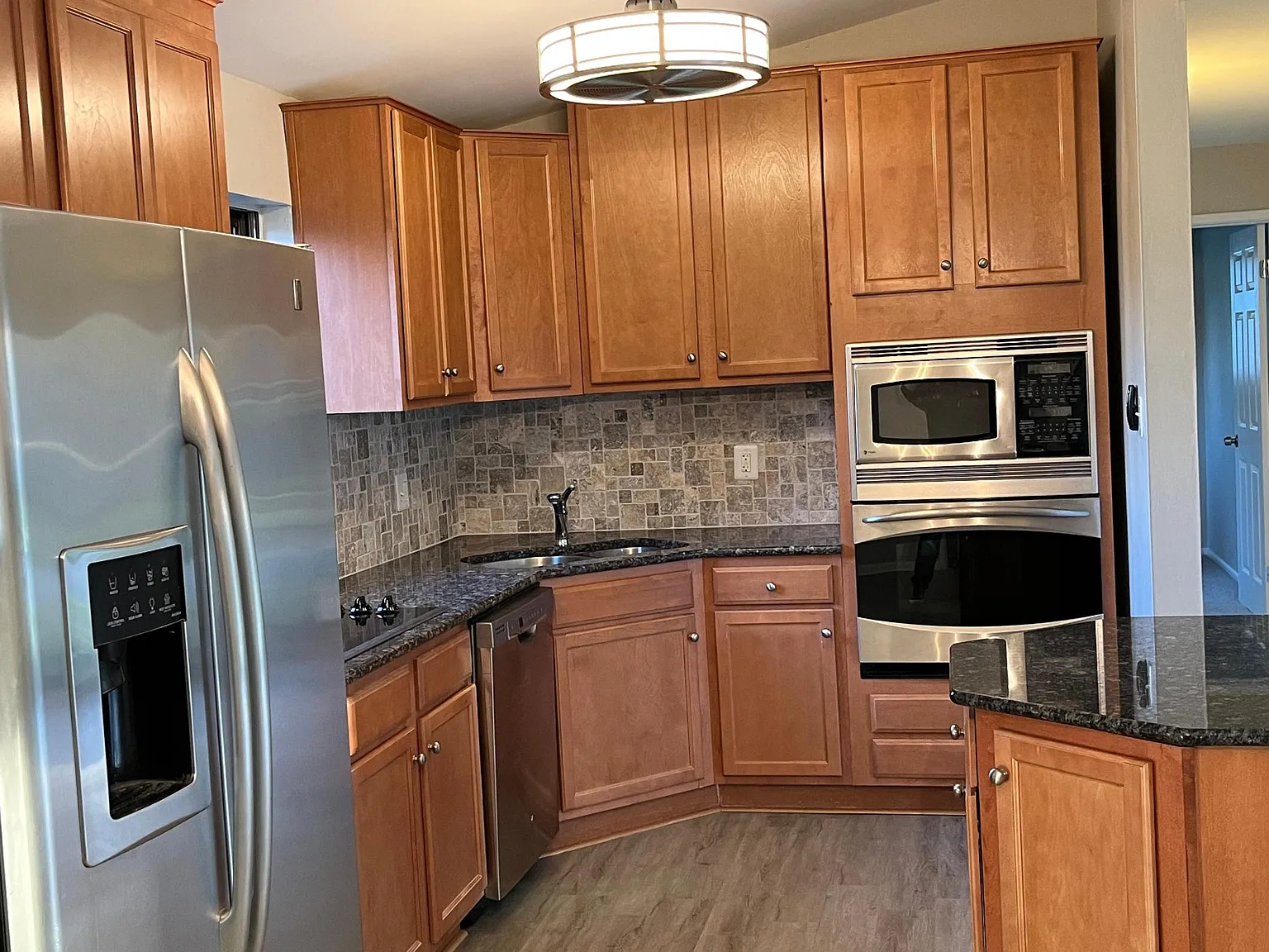 3 bed, 1140 sqft, $2,150 — Photo 4