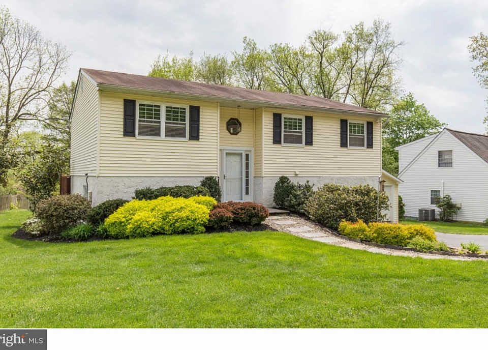 1st image of 8 Glenview Ln