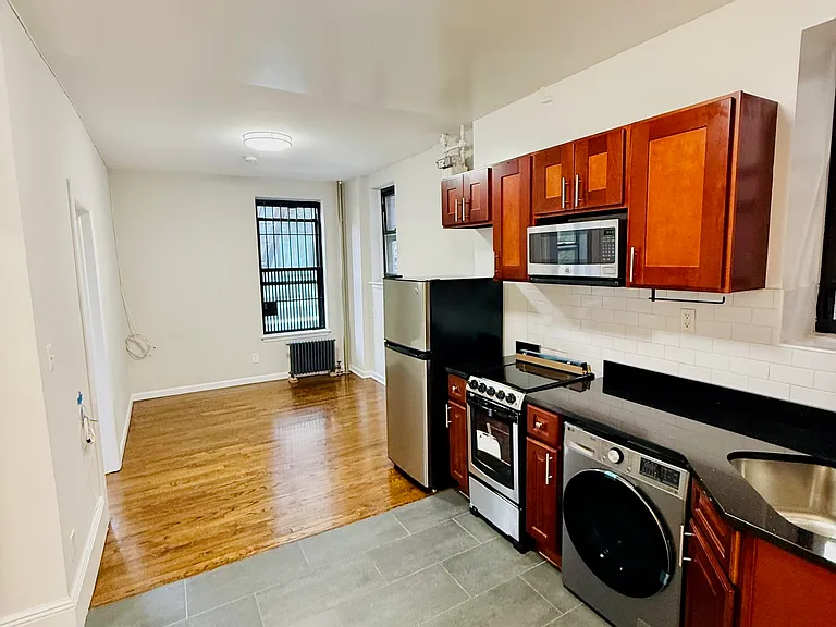 508 W 29th St #6 — Photo 1