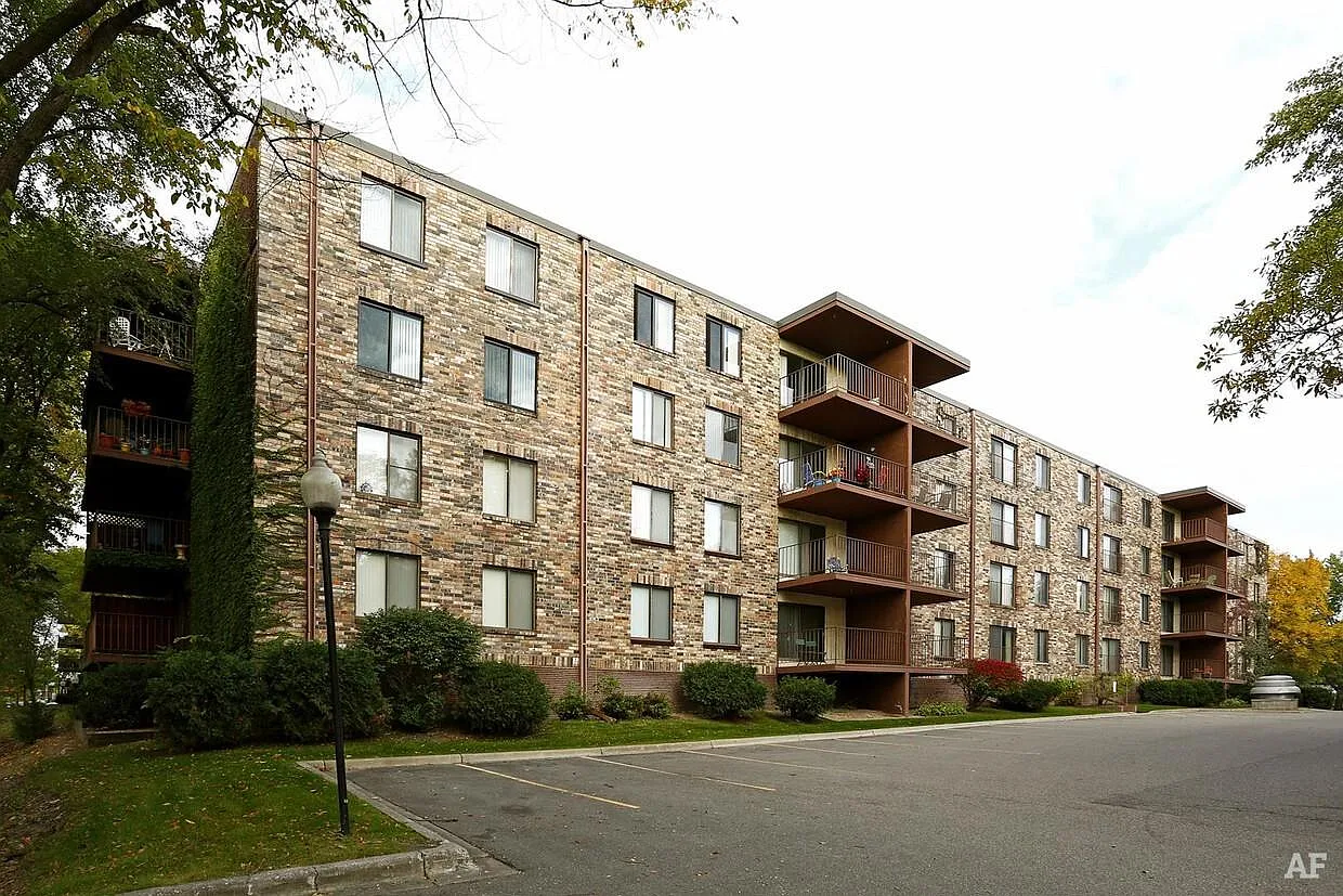 Rosewood West — Photo 2