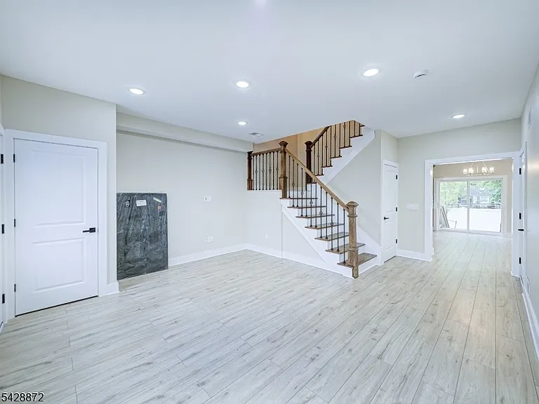 8 Travers Ave — Photo 8