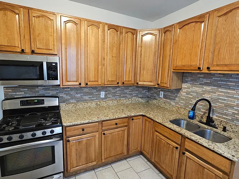 2519 N Lawrence St — Photo 2