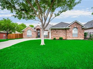 8225 Vine Wood Dr, North Richland Hills, TX 76182