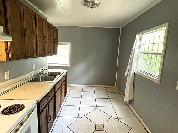4th image of 3643 Dumas St