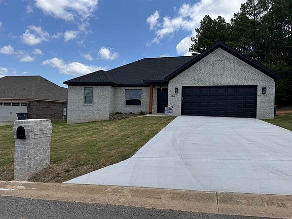3rd image of 606 Samuel Loyce Dr