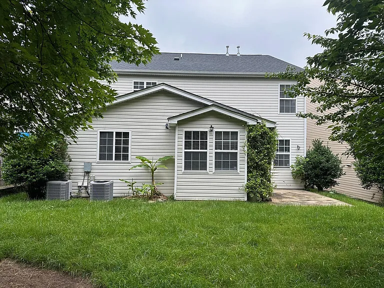 219 Northlands Dr — Photo 31