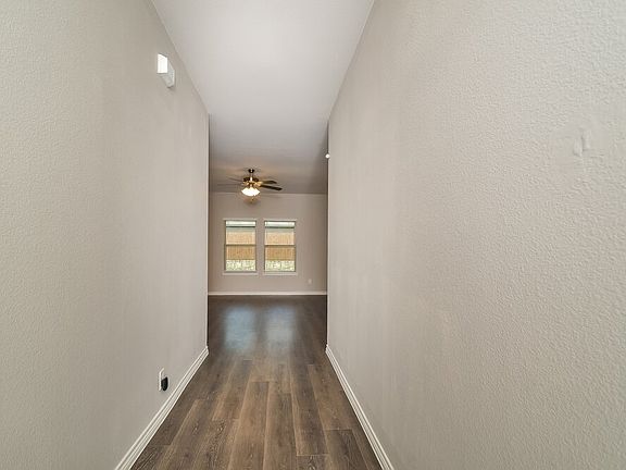 5th image of 403 Gallop Dr