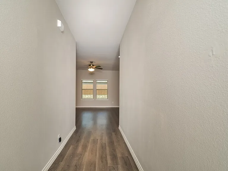 403 Gallop Dr — Photo 5