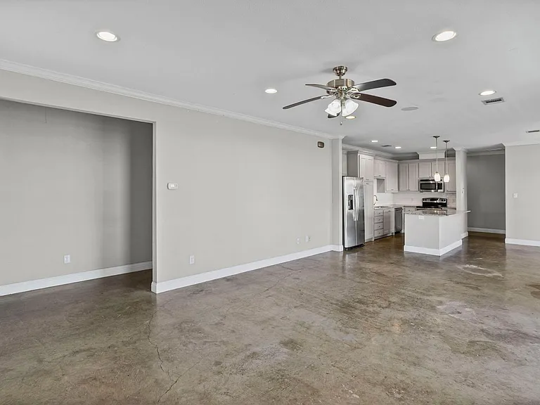 2800 Gordon Ave — Photo 3