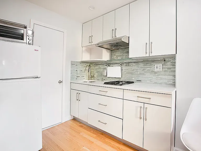 101 Allen St #5C — Photo 4