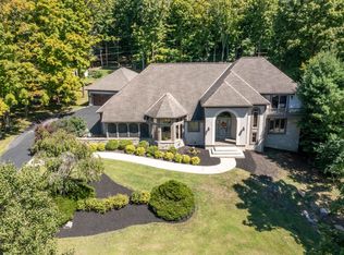 7055 Riverside Dr, Powell, OH 43065