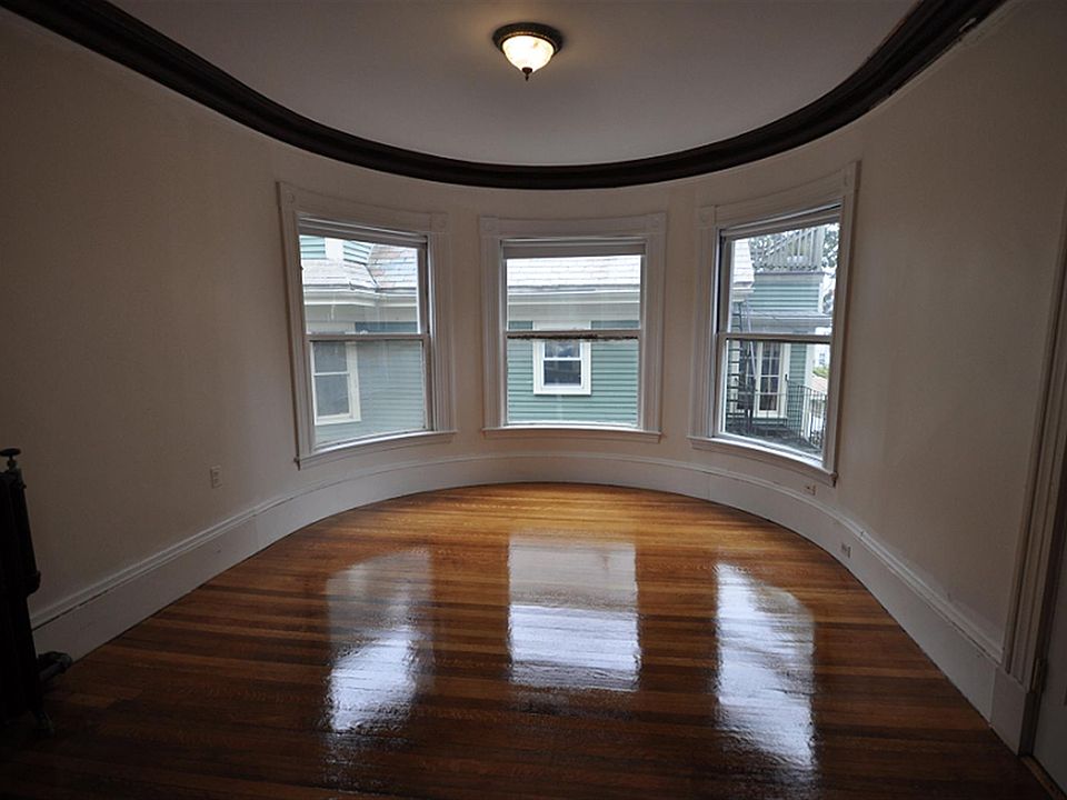 2nd image of 68 Thurston St #2