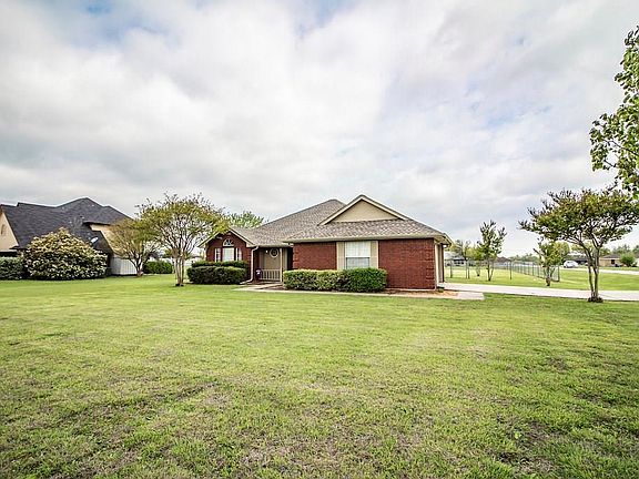 3rd image of 111 Anita Ln