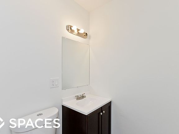 3rd image of 6211 N Kenmore Ave APT 206A