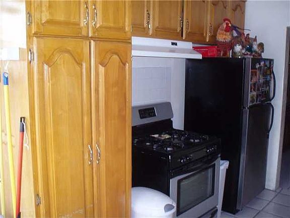 4th image of 524-26 Casselman St