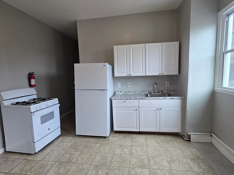 231 3rd St #2AA