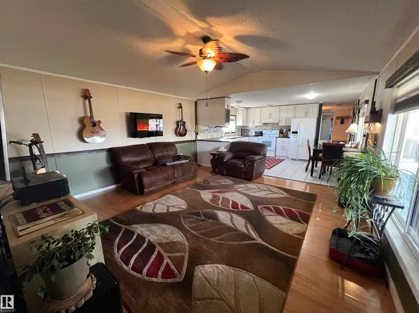 2 Sunset Blvd, Spruce Grove, AB T7X 3H9