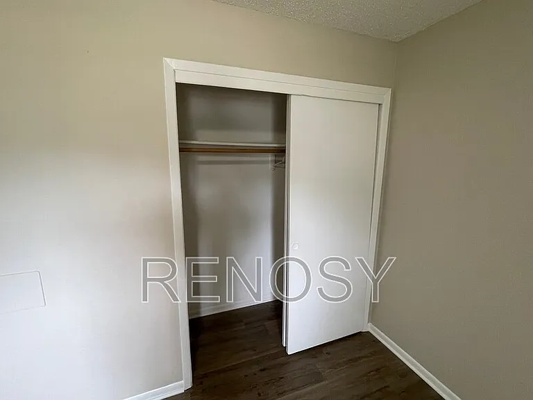 802 SE 10th St — Photo 11