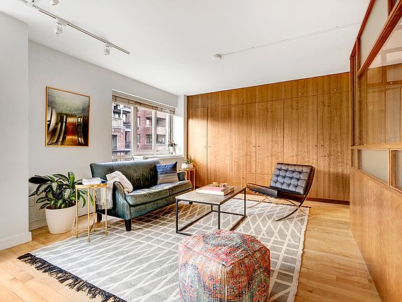4th image of 359 W 11th St APT 6B