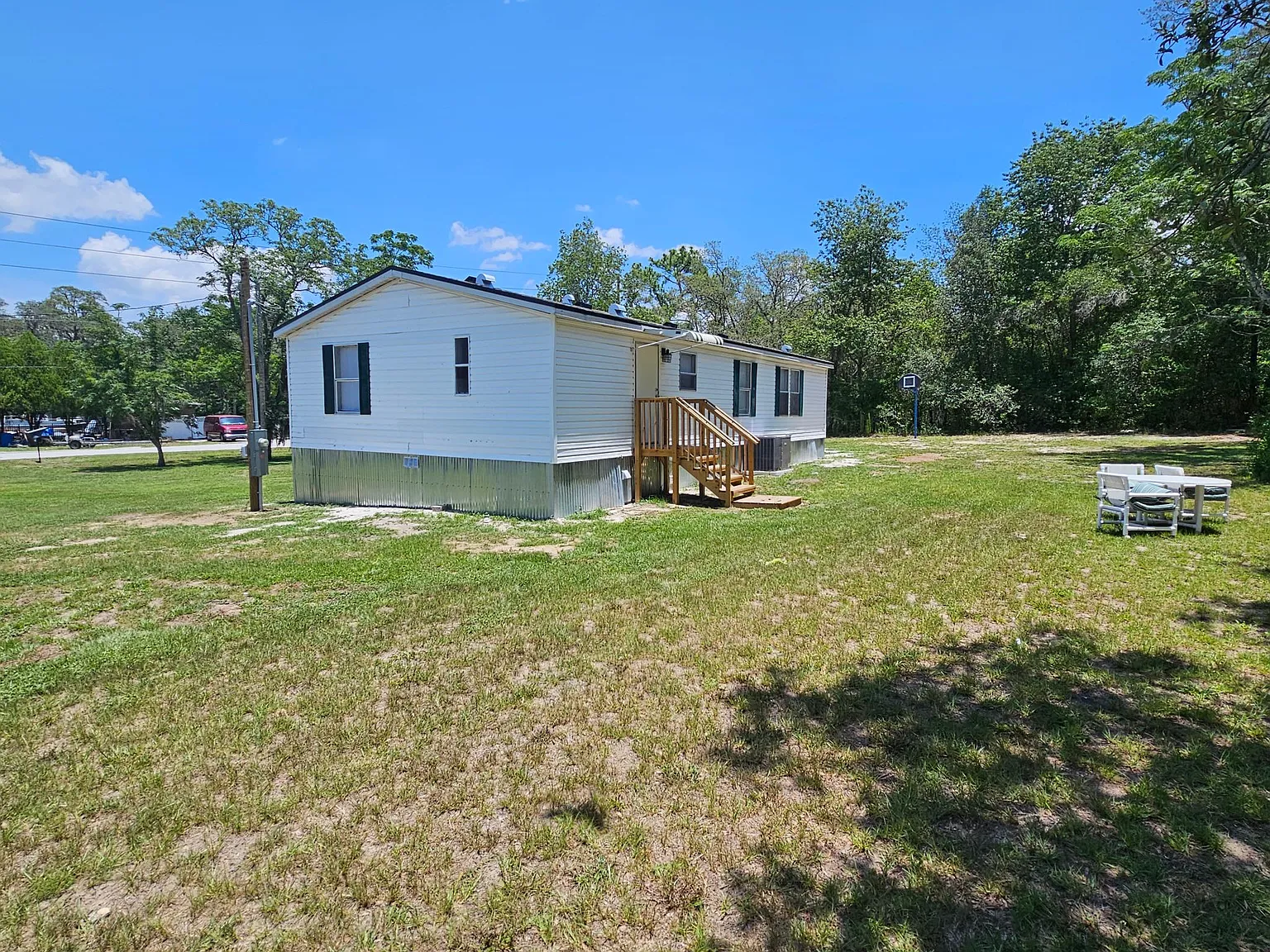 17050 Oxenham Ave — Photo 2