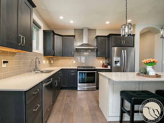 4th image of 1145 Vineyard Way