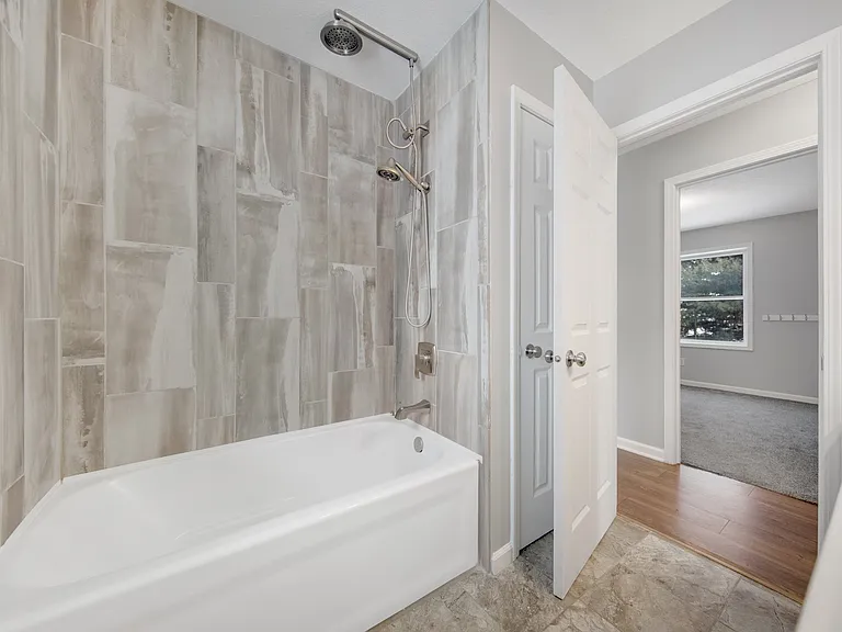 1210 Carriage Hills Dr S — Photo 8