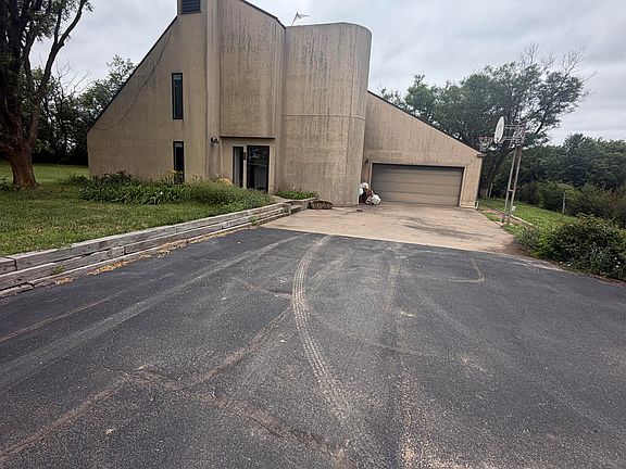 4th image of 399 S Seneca Rd