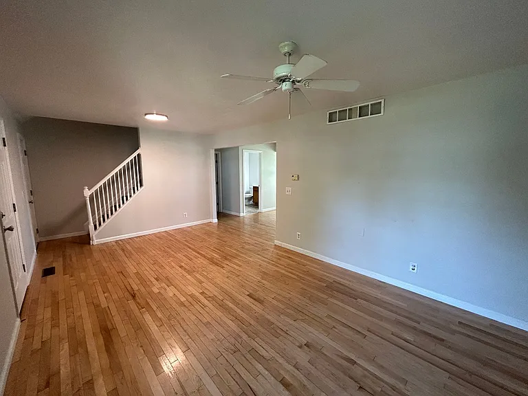3217 Daytona Ave — Photo 6