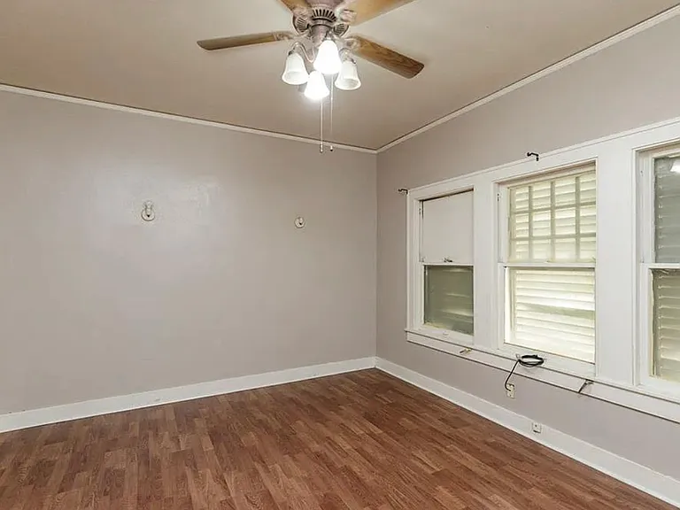 208 E Ligustrum Blvd — Photo 4