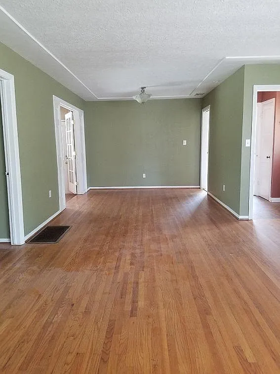 4 bed, 1576 sqft, $4,650 — Photo 4