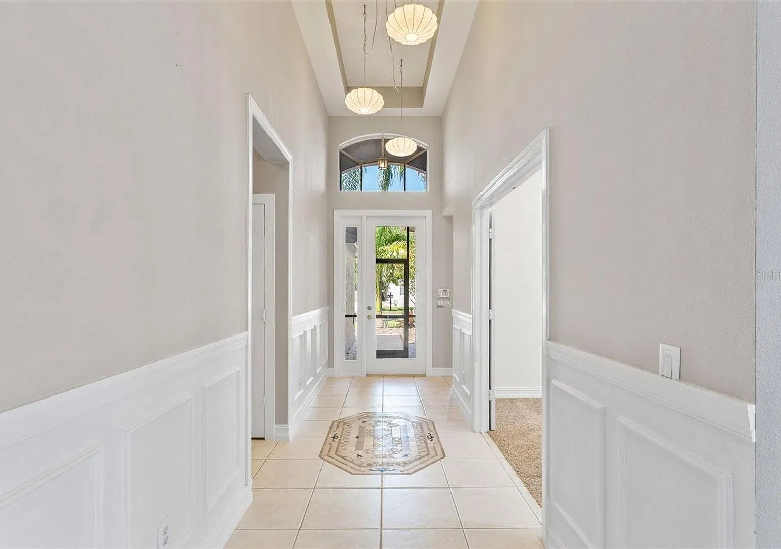 Spacious 3 BR 3 Bath home on a Pond — Photo 3