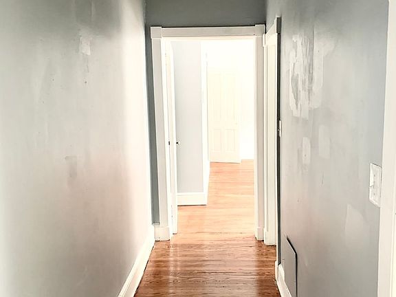 4th image of 24 E Madison St #C