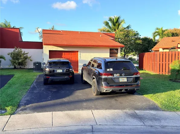 10025 SW 16th St, Pembroke Pines, FL 33025