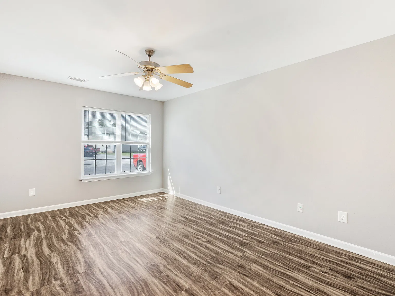 2 bed, 1.5 bath, 1100 sqft, $1,200 — Photo 3