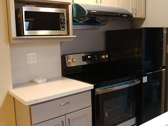 2nd image of 545 Forest Ave #2A
