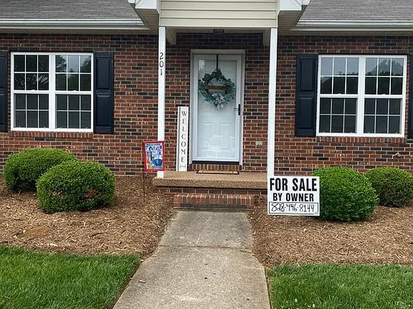 1094 22nd St NE APT 201, Hickory, NC 28601