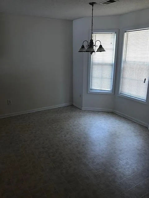 3 bed, 2.0 bath, 1231 sqft, $1,650 — Photo 3