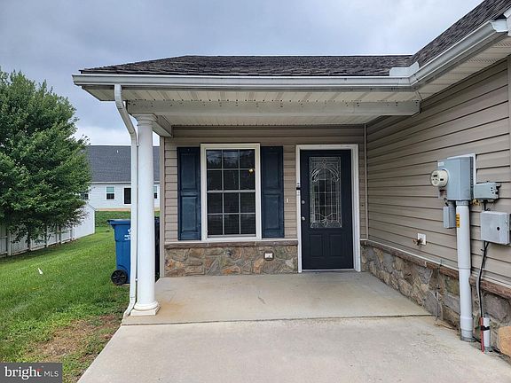 4th image of 1049 Newville Rd