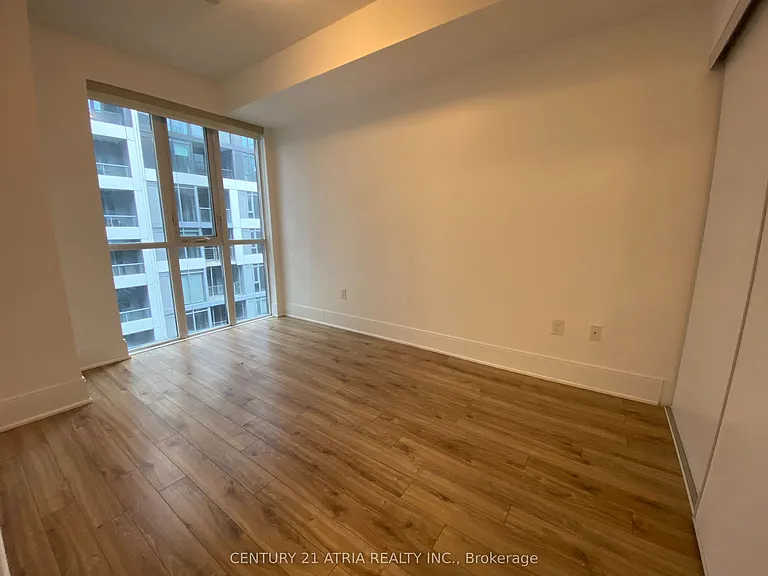 560 Front St W #706 — Photo 4