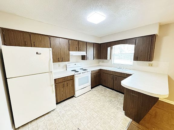 5th image of 4928 Celia Cir