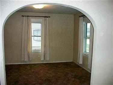 3rd image of 824 W 18th St