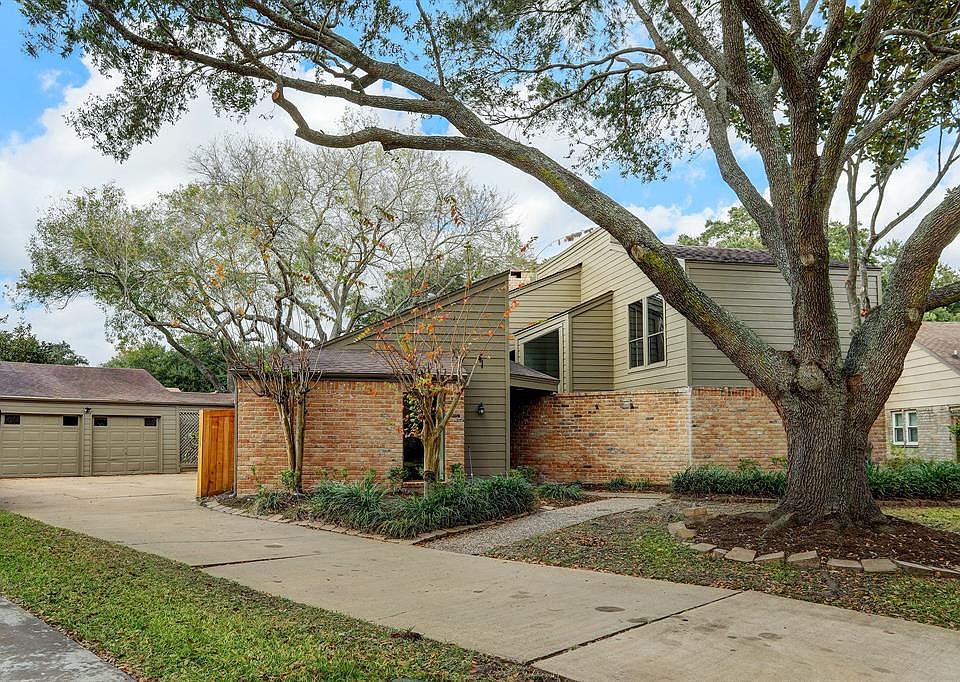 1st image of 15326 La Mancha Dr