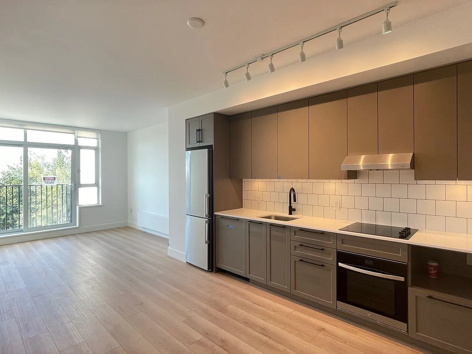 1 bed, 580 sqft, $2,100 — Photo 3