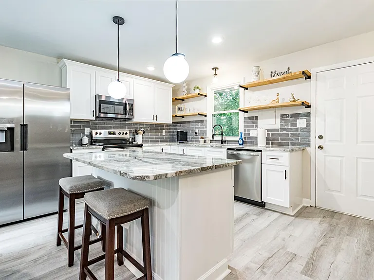 2500 Dandridge Dr — Photo 2