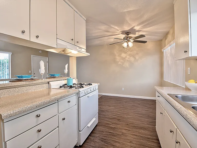 321 E Lincoln Ave — Photo 1