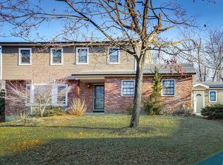 8 Antoinette Ct, Suffern, NY 10901