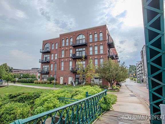 3rd image of 801 Monroe Ave NW APT 401